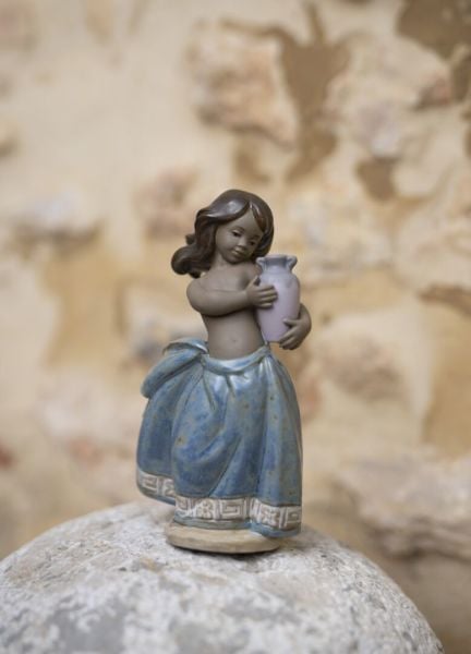 Lladro Spartan Water Girl Gres Figür 19 cm