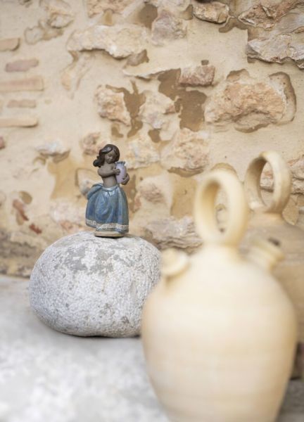 Lladro Spartan Water Girl Gres Figür 19 cm