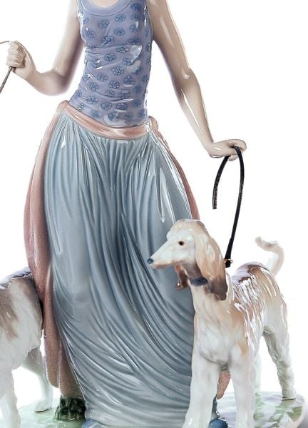 Lladro Elegant Promenade Woman