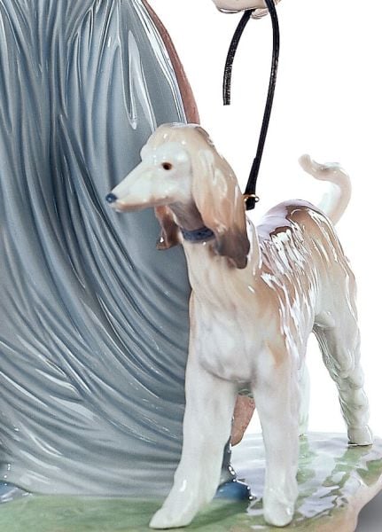 Lladro Elegant Promenade Woman