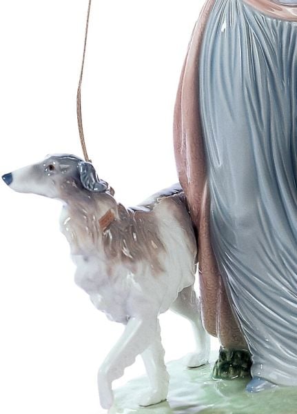 Lladro Elegant Promenade Woman