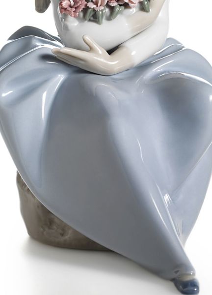 Lladro Fragrant Bouquet Girl
