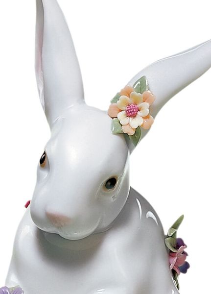 Lladro Sitting Bunny With Flowers