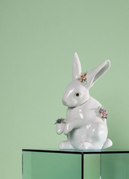 Lladro Sitting Bunny With Flowers Tavşan Figürü 14 cm