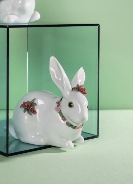 Lladro Sitting Bunny With Flowers Tavşan Figürü 14 cm