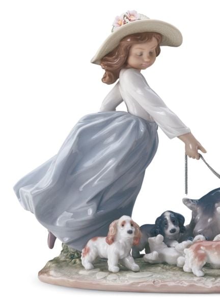 Lladro Puppy Parade Girl With Dogs