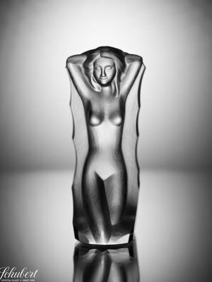 SCHUBERT KRİSTAL KİTAP TUTUCU NUDE HANDS IN THE HAIR