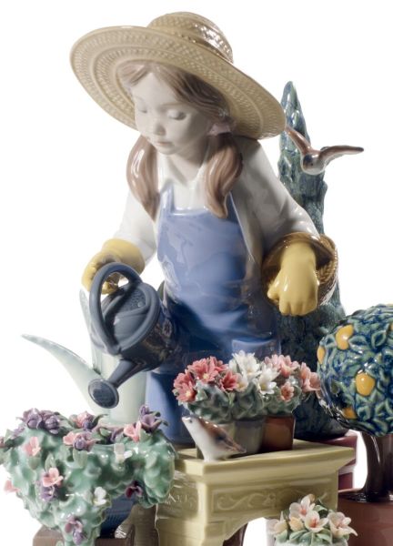 Lladro In My Garden Girl Kız Figürü 25 cm