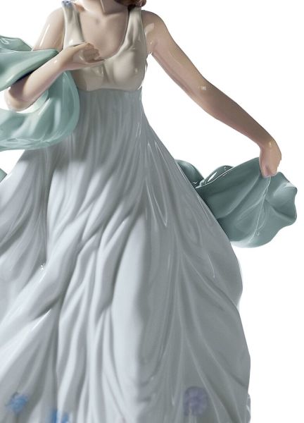 Lladro Summer Serenade Woman