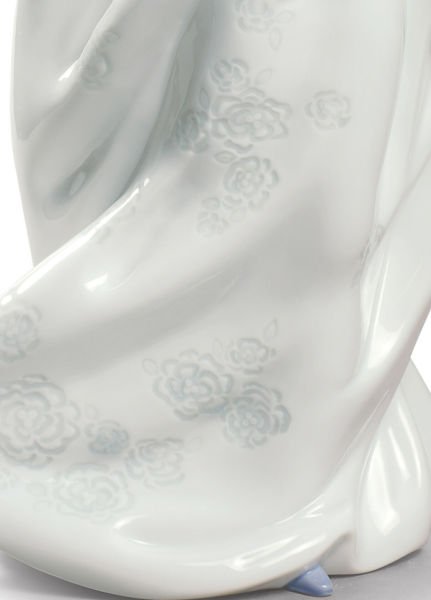 Lladro Finesse Woman Kadın Heykeli 35 cm