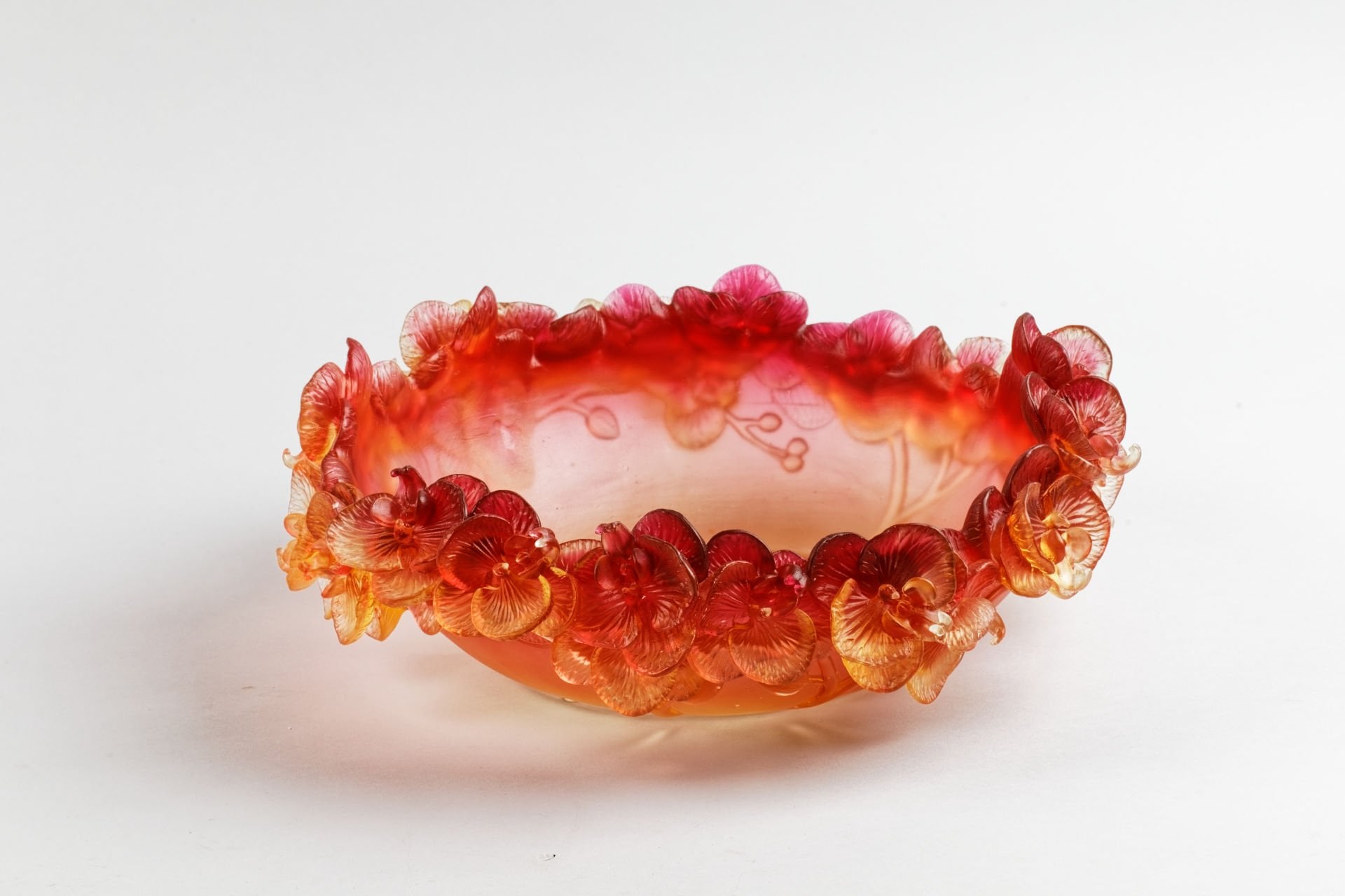 Cristal De Paris- Kristal, Somon-pembe renkte- orkide motifli yayvan tabak-çap:35 cm. h:11 cm.