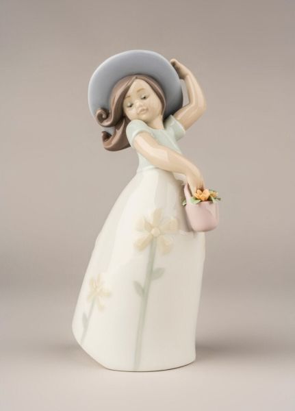 Lladro Little Daisy Girl