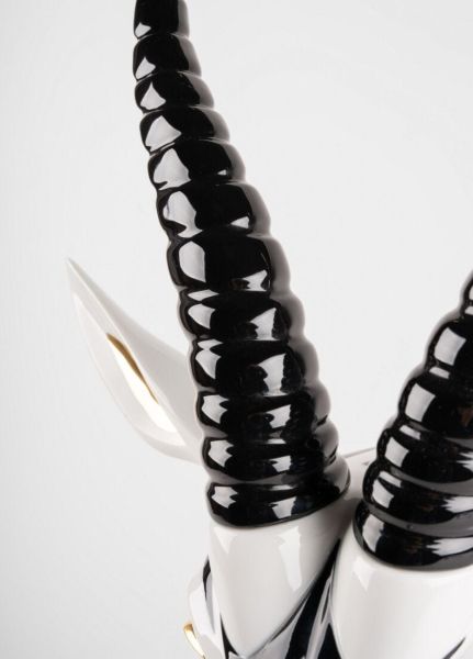 Lladro Antilope Mask ( Siyah ve Altın)