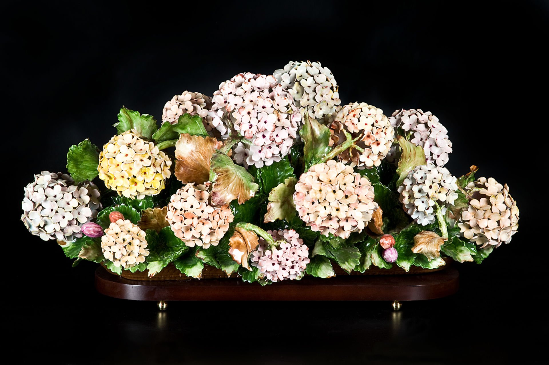 I BORBONE- EL İŞİ KAPODİMONTE AHŞAP TABANLI ORTANCA KOMPOZİSYONLU ŞAHESER-CENTERPIECE HYDRAGEAS DECOR