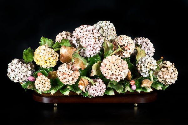 I BORBONE- EL İŞİ KAPODİMONTE AHŞAP TABANLI ORTANCA KOMPOZİSYONLU ŞAHESER-CENTERPIECE HYDRAGEAS DECOR