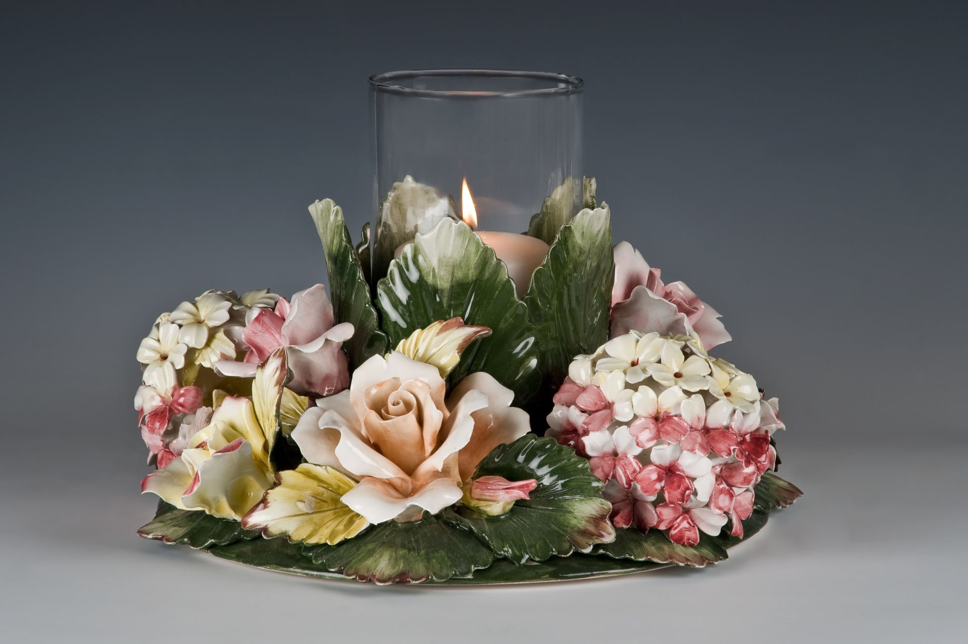 I BORBONE-EL İŞİ KAPODİMONTE GÜLLÜ, ORTANCALI ŞAMDAN-FLAMBEAU ROSES AND HYDRANGEAS DECOR (33*17 cm)