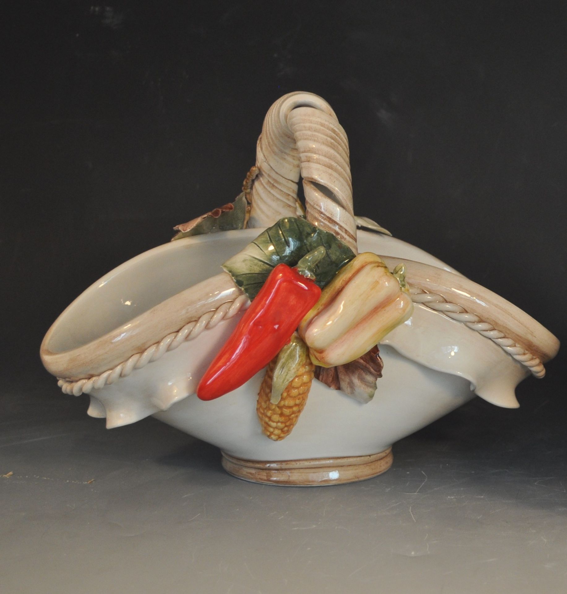 I BORBONE-EL İŞİ KAPODİMONTE  HAVUÇ, YAĞ BİBERİ DESENLİ SEPET KAP