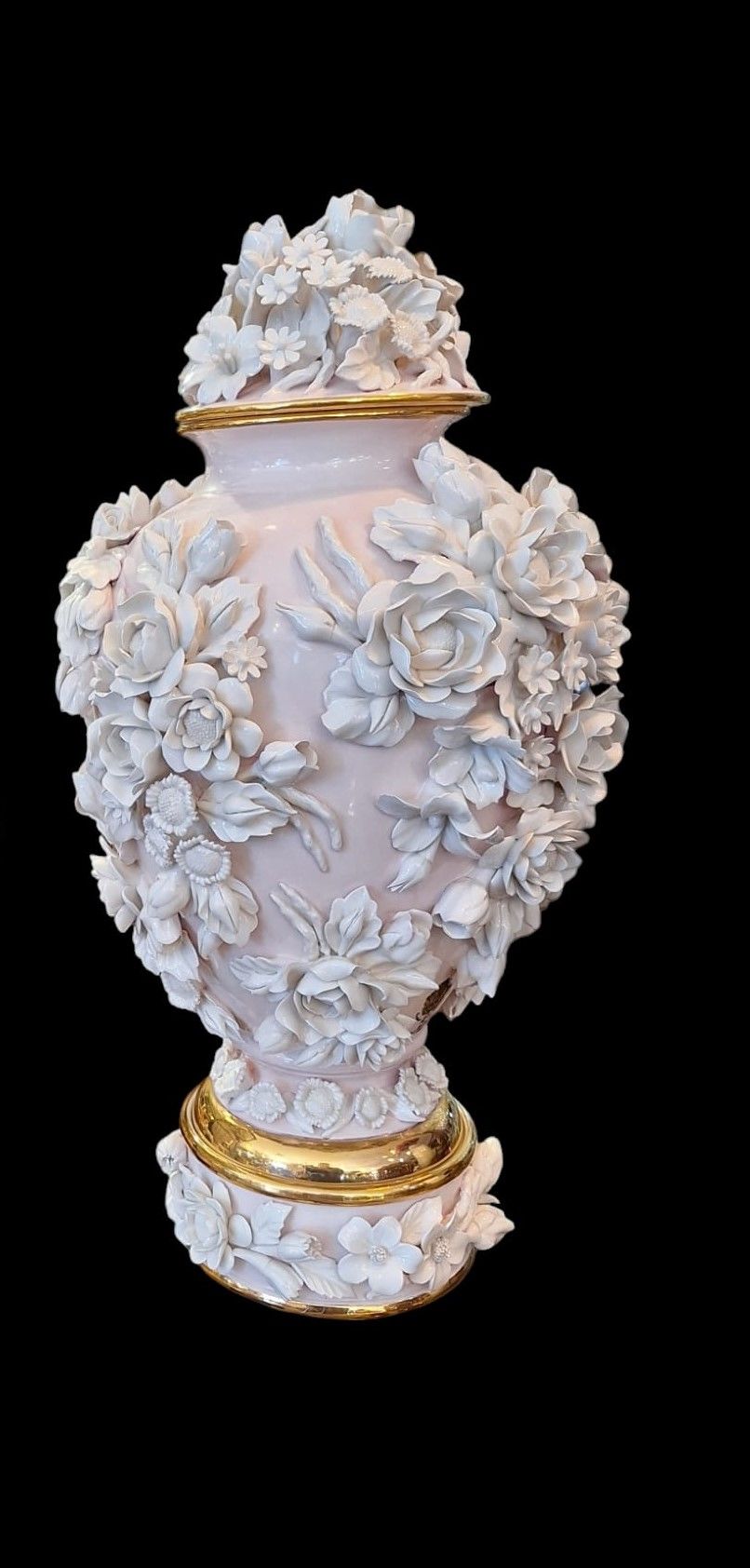 I BORBONE-EL İŞİ KAPODİMONTE PEMPE ÇİÇEKLİ KÜP- PINK VASE WITH GOLD COCER WHITE FLOWERS DECOR