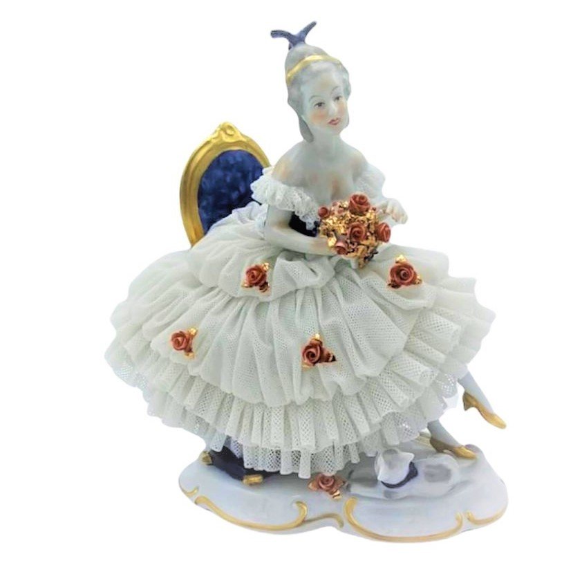 TETTAU CAPODİMONTE ÇİÇEKLİ KIZ h:24 cm. En: 28 cm.