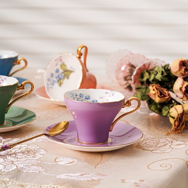 Aynsley Glaze Cottage Garden Corset Çay Fincanı ve Tabağı  Mor