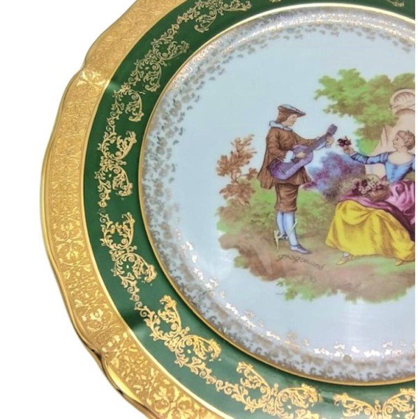 LIMOGES  YEŞİLLİ PORSELEN TABAK GİTAR ÇALAN ERKEK, KIZ MOTİFLİ  30 CM